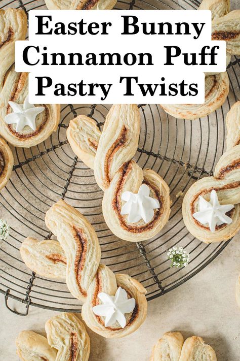 Easter bunny cinnamon puff pastry twists on a wire rack. Cinnamon Puff Pastry, Breakfast Puff Pastry, Easter Pastries, Pastry Twists, Puff Pastry Twists, Puff Dessert, Easter Party Food, Spring Recipes Dessert, Easter Bunny Treats