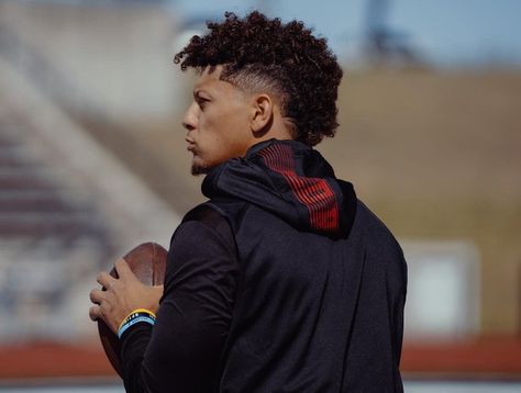 Patrick Mahomes Haircut, Mahomes Haircut, In Haircuts, Curly Hair Designs, Pat Mahomes, Kc Chiefs Football, Chiefs Kingdom, Kansas City Chiefs Football, Chiefs Football