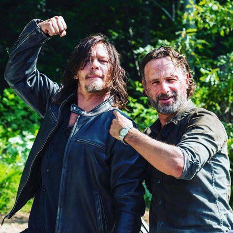 Daryl/Rick The Walking Dead www.tumblr.com/blog/view/normanthatisall/629867766298574849 Rick Walking Dead, Daryl Twd, Daryl And Rick, Judith Grimes, Walking Dead Daryl, Walking Dead Cast, Fear The Walking, Andrew Lincoln, Fear The Walking Dead