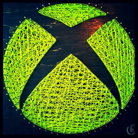 Xbox Mini #stringart #orangebears #mini Xbox Room, Gamer Wall Art, Nerdy Decor, String Art Templates, String Art Tutorials, Diy Kids Games, Cool Kids Rooms, Nail String Art, Gamer Room Decor