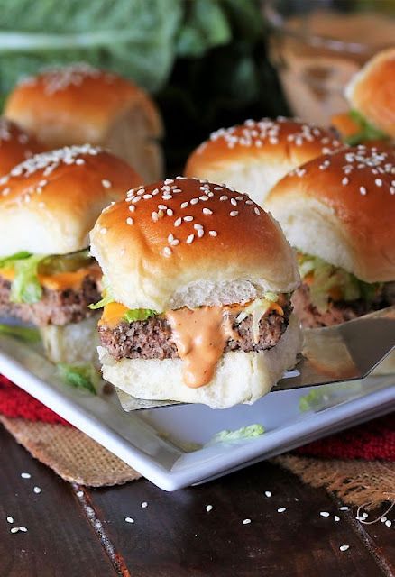 Slider Patties, Big Mac Sliders, Gameday Snacks, Parmesan Sliders, Football Food Appetizers, Hamburger Sliders, Easy Slider Recipes, Chicken Parmesan Sliders, Moms Recipes