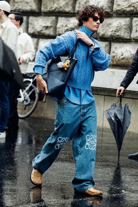 Paris Fashion Week Men's SS25 Street Style | Hypebeast Street Style Boy, Men Streetwear Outfits, What To Wear In Paris, Mens Fashion Week Street Style, Paris Fashion Week Men, Parisian Chic Style, Fashion Week Outfit, Street Fashion Men Streetwear, Guys Clothing Styles