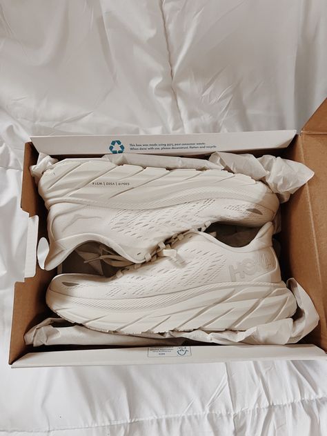 White Hoka Clifton 8s in a box Tan Hoka Shoes, White Hokas Aesthetic, White Hoka Shoes Outfit, Hoka Nursing Shoes, Neutral Hoka Shoes, Running Shoes Hoka, Nurse Shoes Comfortable, Hoka Shoes Aesthetic, Cute Hoka Shoes