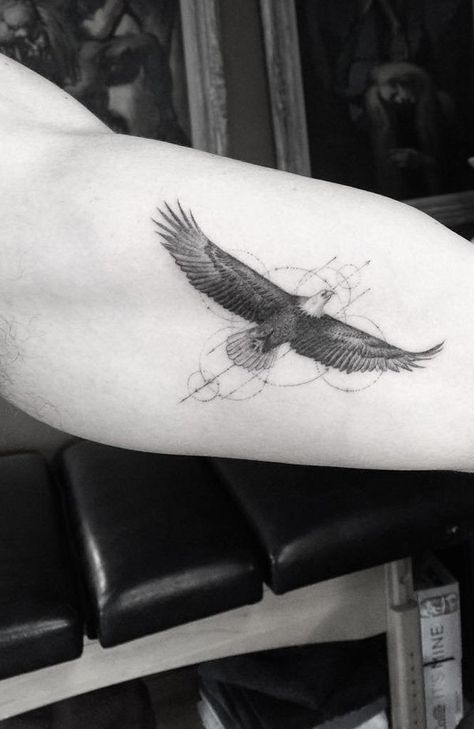 Flying eagle tattoo for men - 110 Lovely Bird Tattoo Designs <3 <3 Small Eagle Tattoo, Bird Tattoo Men, Vogel Tattoo, Tatuagem Masculina Pequena, Flying Bird Tattoo, Flying Tattoo, La Tattoo, Tattoo Line, Simple Tattoo Designs