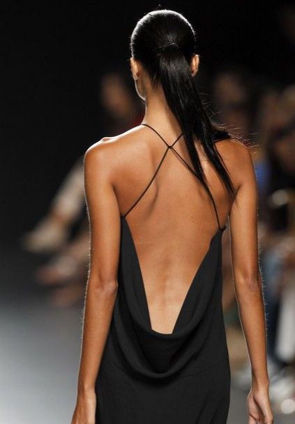 Rock Dress, Madrid Fashion, Mode Editorials, Looks Style, Dress Backs, Look Fashion, Low Cut, Runway Fashion, A Black