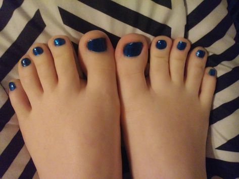 They are painted glittery navy blue Navy Toe Nails, Navy Pedicure, Toe Polish, Blue Toes, Toe Nails, Women Fashion, Navy Blue, Navy, Nails