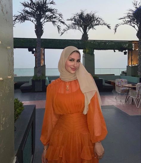 Burnt Orange Dress Modest, Brick Orange Outfit Hijab, Orange Dress Hijab, Grad Fits, Modest Muslim Fashion, Hijabi Summer, Floral Dress Winter, Hijabi Wedding, Modest Hijab