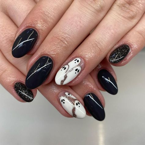 Black Cute Halloween Nails, Wednesday Addams Inspired Nails, Ghost Nails Black, Black Ghost Nails, Ghost Nail Art, Ghost Nails, Ghost Theme, Best Press On Nails, Holloween Nails