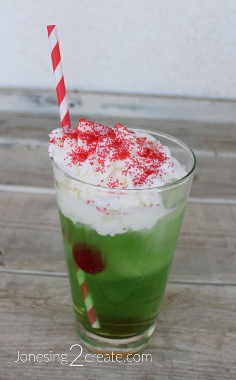 Christmas Dirty Soda, Grinch Drinks, Grinch Drink, Italian Soda, Soda Recipe, Kid Drinks, Truck Ideas, Christmas Treats, Quick Easy Meals