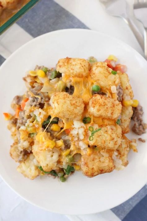 Healthy Tater Tots, Best Tater Tot Casserole, Tater Tot Hotdish, Easy Tater Tot Casserole, Easy Tater Tots, Cowboy Casserole, Tater Tot Casserole Recipes, Meal Train Recipes, Tot Casserole