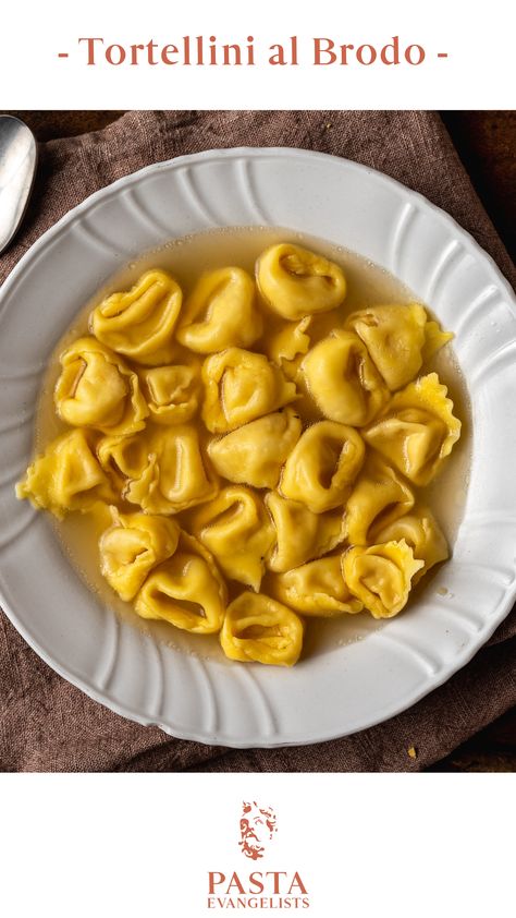 Tortellini Al Brodo, Tortellini In Brodo, Food Box, Tortellini, Macaroni And Cheese, Italian Recipes, Christmas Food, Soup Recipes, Good Food