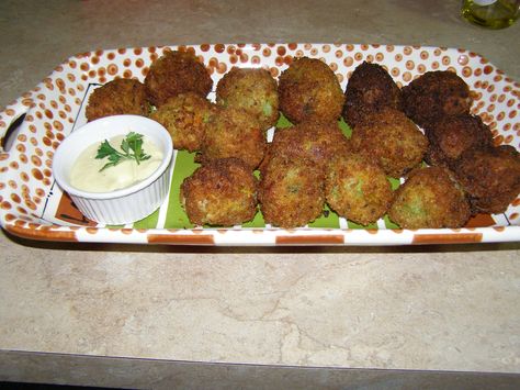 Broccoli Cheese Bites, Broccoli Bites, Frozen Broccoli, Bacon Bits, Cat Recipes, Broccoli And Cheese, Recipe For Mom, Side Salad, Restaurant Recipes