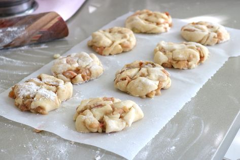 Crab Apple Recipes, Apple Pastry, Produce Recipes, Dessert Recipies, Apple Bread, Apple Dessert Recipes, Sweet Dough, Apple Fritters, Crab Apple