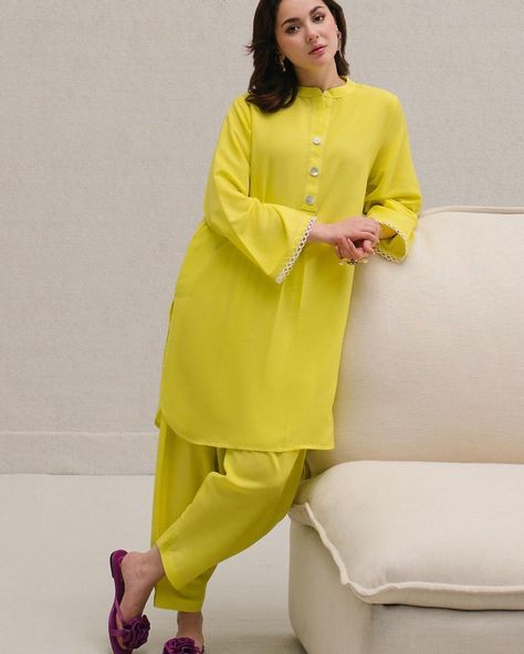 Collar Kurti Design, Simple Dress Casual, Stylish Kurtis Design, Simple Kurta Designs, Simple Kurti Designs, Pakistani Fashion Casual, Casual Indian Fashion, Desi Fashion Casual, Pakistani Fancy Dresses