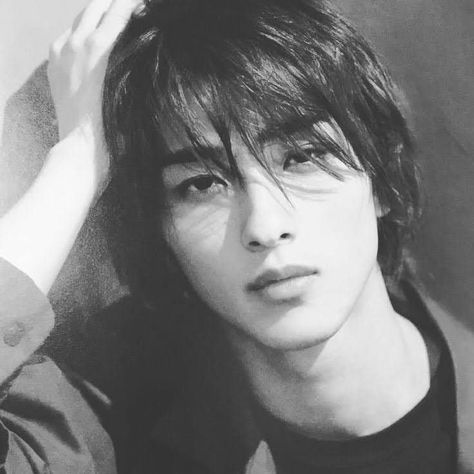 Yokohama Ryusei, House Bunny, Ryusei Yokohama, Images Hello Kitty, Face Anatomy, Kento Yamazaki, Face Drawing Reference, Photographie Portrait Inspiration, Human Poses Reference