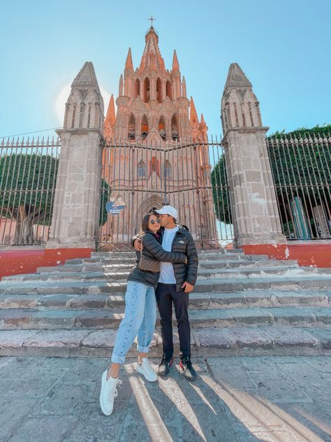 Couple Poses For Trip, Selfie Tips, Romantic Photoshoot, Photographs Ideas, Couple Picture Poses, Pic Pose, Fashion Photography Poses, Best Photo Poses, Creative Instagram Photo Ideas