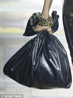 Lanvin spring 2014 'trash' bag High Low Fashion, Fashion Culture, Trash Bag, Causual Outfits, Trash Bags, New Energy, Runway Show, Tote Purse, Lanvin