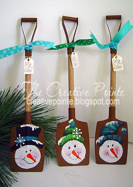 Painted Shovels Ideas, Painted Shovels, Shovel Decor, Shovel Craft, Shovel Art, Snowman Outdoor Decorations, Crafts Snowman, Ornament Inspiration, Christmas Crafts Snowman