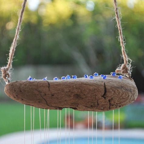 A way to attach your strings of shells - through drilled holes in the driftwood, and secured with beads on the top of driftwood. Ideas With Shells, Making Wind Chimes, Shell Wind Chimes, Shells Beach, Painted Driftwood, Driftwood Projects, Diy Wind Chimes, Sea Crafts, Outdoor Crafts