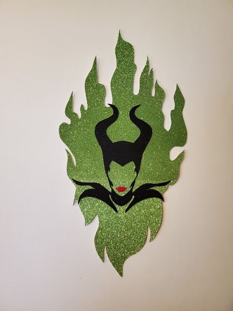 Maleficent party decoration Maleficent Themed Party, Maleficent Decorations, Maleficent Party Decorations, Disney Villain Party Decorations, Homecoming Dance Ideas, Maleficent Birthday Party, Games Party Ideas, Descendants Party Ideas Birthdays, Maleficent Party