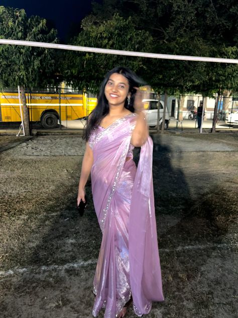 Saree Inspo Aesthetic, School Farewell, Farewell Saree, Alternative Fashion Grunge, Solid Saree, Farewell Sarees, Saree Organza, Indian Dresses For Women, Sarees For Girls