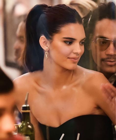 Wedding Ponytail Hairstyles, Wedding Ponytail, Stile Kendall Jenner, Slick Ponytail, Slicked Back Ponytail, Kim K Style, Kardashian Kollection, Slicked Back Hair, Sleek Ponytail