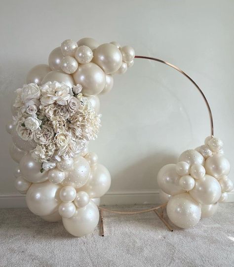 Pearl Bridal Shower, Christening Decorations, First Communion Decorations, Simple Birthday Decorations, Diy Baby Shower Decorations, Wedding Balloon Decorations, Luxury Birthday, Bridal Shower Inspiration, Diy Balloon Decorations