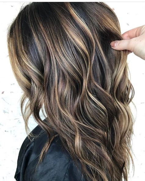 Dark Brown Hair With Blonde Highlights, Brunette Hair Color With Highlights, Brown Hair Shades, Brunette Hair With Highlights, Dark Hair With Highlights, Brown Hair With Blonde Highlights, Brown Hair Balayage, Hair Color Highlights, Balayage Brunette