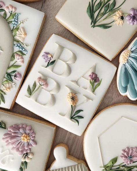 Ashley Nelson | Just love these blooms 🪻🌱🌷🌿 . #sweetnelsons #wildflowers #wildflowercookies #flowercookies #floralcookies #flowers #florals… | Instagram Wildflower Baby Shower Cookies, Wildflower Cookies, Baby In Bloom Cookies, Decorated Biscuits, Floral Cookies, Cookies Decoration, Bohemian Bouquet, Honey Suckle, Wreath Cookies