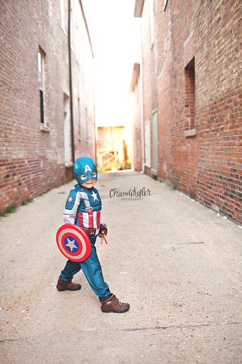 Superhero Photoshoot, Super Hero Day, Superhero Pictures, Marvel Birthday Party, Hulk Spiderman, Boy Photo Shoot, Halloween Photography, Avengers Birthday