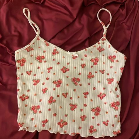 Forever 21 Floral Crop Top Size Small Fits S Or Xs Never Worn Before Forever 21 Clothes, Girlfriend Outfits, Thrifting Ideas, Tops Bonitos, Forever 21 Outfits, Virtual Wardrobe, Cute Tank Tops, Fit Ideas, Going Out Tops