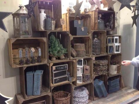 Uses For Wooden Crates, Crates On Wall, Apple Crate Shelves, Wooden Crate Shelves, Upcycle Crafts, Old Wooden Crates, Vintage Wooden Crates, Crate Bookshelf, Homemade Books