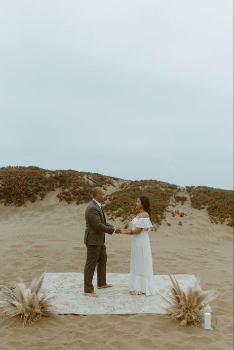 Elopement Photoshoot Beach, Beach Elopement Flowers, 20 People Wedding, Simple Beach Elopement Ideas, Elopement Altar, Micro Beach Wedding, Wedding Aesthetic Beach, Runaway Wedding, Private Beach Wedding