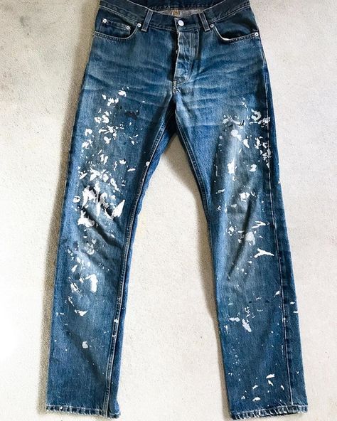 Samutaro on Instagram: “Helmut Lang Painter Jeans, SS98. In 1996, Helmut Lang was offered the job of head designer at Balenciaga. 'It’s about America. It’s not…” Helmut Lang Painter Jeans, Painter Jeans, Helmut Lang Jeans, Peter Saville, Juergen Teller, American Workwear, Painted Jeans, The Jeans, Painted Clothes