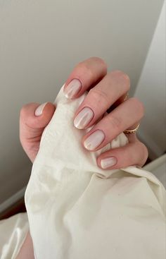 Milk Bath Nails, White Chrome Nails, Multicolored Nails, Hailey Bieber Style, Nails Trend, Blush Nails, Pretty Gel Nails, Pearl Nails, Soft Nails