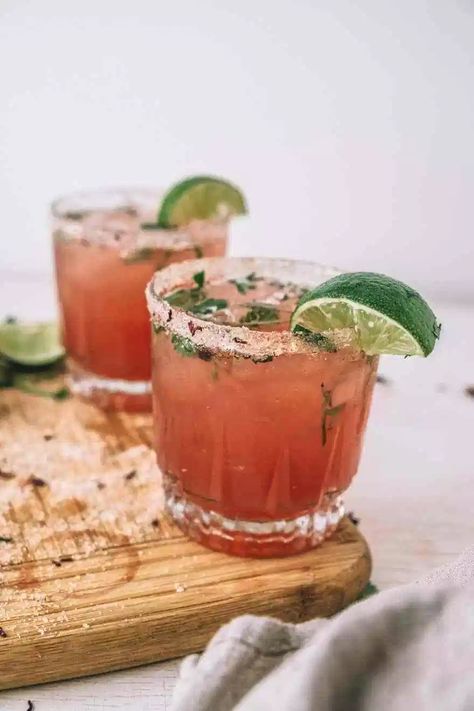 hibiscus ginger kombucha #margarita #mocktail Kombucha Margarita, Margarita Mocktail Recipe, Margarita Mocktail, Ginger Kombucha, Boozy Popsicles, Honey Simple Syrup, Rum Drinks, Recipe Simple, Fall Drinks