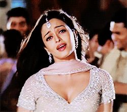 Aishwarya Rai Movies, Aditya Chopra, Bollywood Music Videos, 90s Bollywood, Bollywood Music, Indian Dresses Traditional, Traditional Indian Outfits, Aishwarya Rai Bachchan, Vintage Bollywood