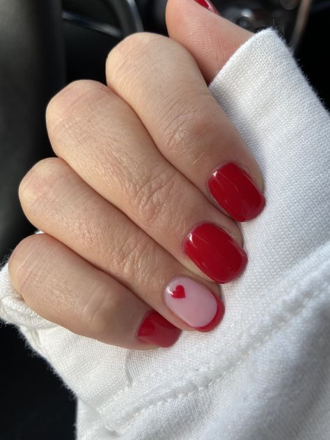 Valentines Day Nails Inspo Short, Valentine Gel Nails Ideas Manicures, Red Gel Nails Short Glitter, Cute Short Nails Gel Valentines Day, Simple Short Valentines Day Nails, Plain Valentines Nails, Short Oval Valentines Nails, Red Valentines Day Nails Short, Valentines Nails Natural Nail