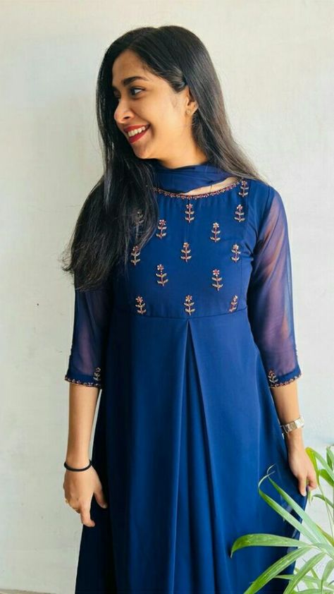 A Line Georgette Kurti Designs, Plain Chudidar Designs, Umbrella Churidar Models, Aline Kurti Design, Kurti Tunics, A Line Kurti Designs, Georgette Kurtis, Anarkali Suits Designer, Dress Anarkali