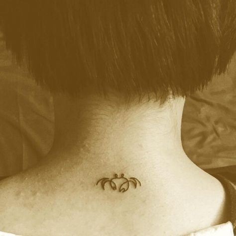 Cancerian Tattoo, Back Of Neck Tattoos For Women, Nape Tattoo, Crab Tattoo, Astrology Tattoo, Neck Tattoos Women, Back Of Neck Tattoo, Zodiac Tattoos, Diy Tattoo