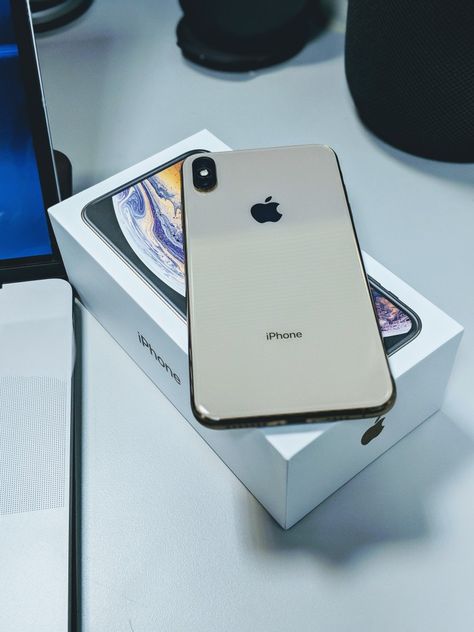 Iphone Xs Max White, Apple Aesthetic, Apple Collection, Iphone Giveaway, Dump Ideas, Instagram Picture Quotes, Samsung Galaxy Phones, Iphone Obsession, Apple Phone