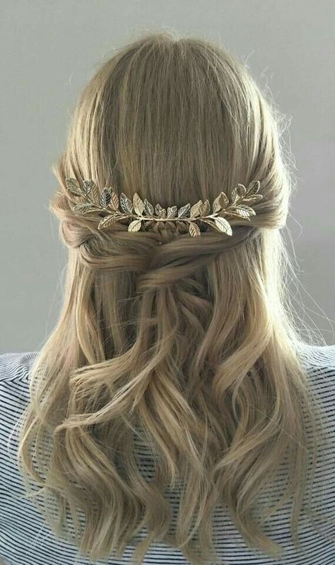 Greek Hairstyles Goddess, Debut Hairstyles, Greek Headpiece, Hair With Bobby Pins, Greek Goddess Hairstyles, Roman Hair, Roman Hairstyles, Greek Hair, Leaf Hair Piece