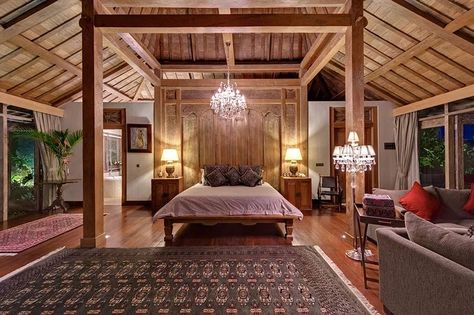 Bedroom balinese Balinese Interior, Bali Style Home, Balinese Decor, Bali House, Chic Interior Design, Master Decor, Luxury Retreats, Master Bedrooms, Pole Barn Homes