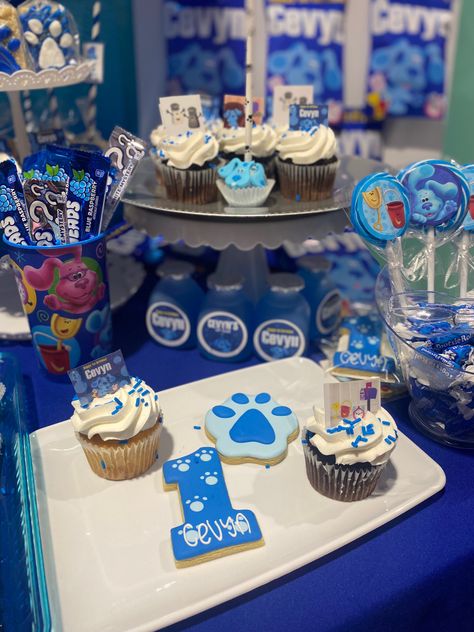 #BluesCluesCookies BluesClues first birthday BluesClues cupcakes Arizona Blues Clues Party Treats, Blues Clues Dessert Table, Blues Clues Treats, Blues Clues Party Food, 1st Bday Party, Blue's Clues Birthday Party, Custom Treats, Clue Party, Blue's Clues And You