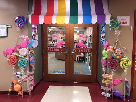 Candyland Entrance Decor, Candy Shop Door Decoration, Candy Store Decoration Ideas, Candy Homecoming Theme, Candy Land Classroom Transformation, Candyland Room Transformation, Candy Shop Decorations, Candy Land Room, Candy Shop Decor