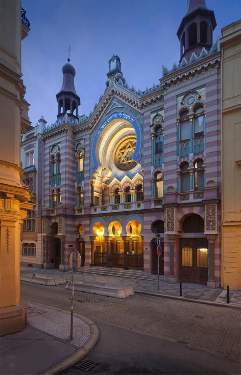 **Jerusalem Synagogue - Prague Beautiful Synagogue, Synagogue Architecture, Jewish Synagogue, Ancient Technology, Jewish Culture, Scary Places, World Religions, Prague Czech Republic, Prague Czech