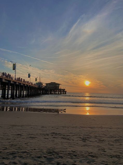 Santa Monica Beach Sunset, Santa Monica Aesthetic, La Summer, St Monica, Gacha Videos, Santa Monica Beach, Santa Monica California, Santa Monica Pier, Travel Locations