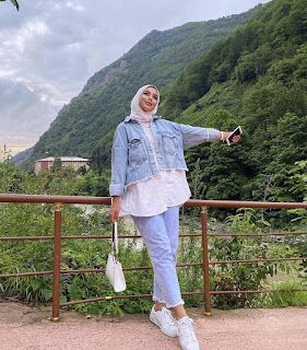 Summer Denim Outfits, Hijab Jeans, Hijab Summer, Wide Leg Jeans Outfit, Jacket Outfit Women, Niqab Fashion, Blue Jean Outfits, Jean Jacket Outfits, Hijab Trends