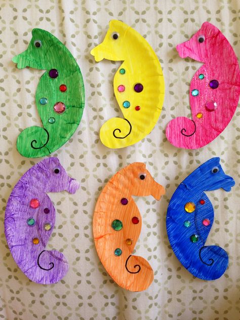 Under The Water Crafts For Toddlers, Arts And Crafts For Kids For Summer Camp Ocean Themes, Under The Sea Recycled Crafts, Seahorse Art And Craft, Seahorse Craft For Toddlers, Sea Horse Craft Preschool, Seahorse Craft For Kids, Spring Themed Crafts For Kids, Seahorse Art For Kids