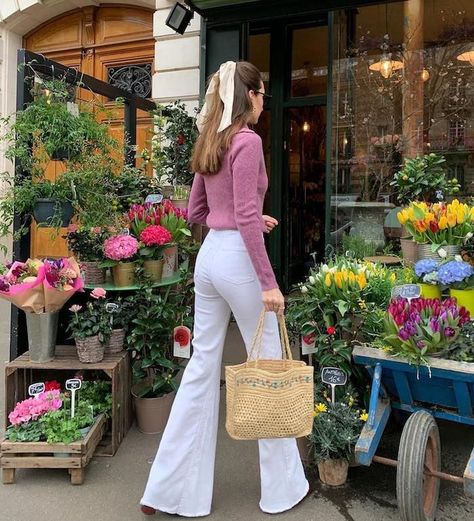 Fall Bell Bottoms Outfit, Marielle Haon, Style Roots, Outfits 70s, Looks Pinterest, Instagram Flowers, 70s Inspired Fashion, Europe Outfits, Garden Plans